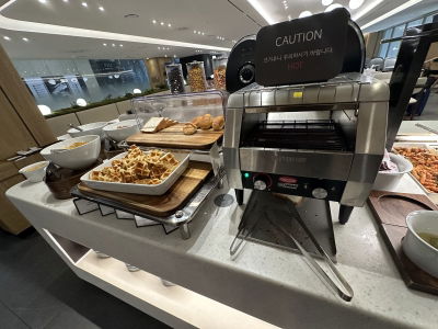 Sky Hub Lounge West T1