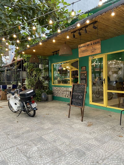 Ùmm Banh Mi & Cafe