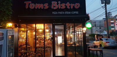 Tom’s Bistro