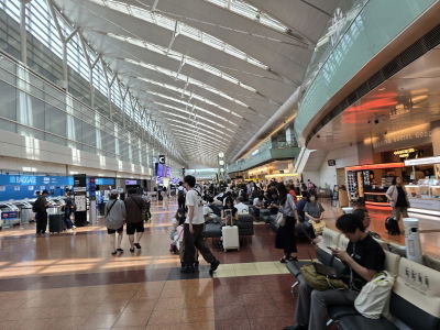 大阪国際空港
