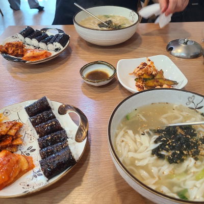 충무김밥손칼국수