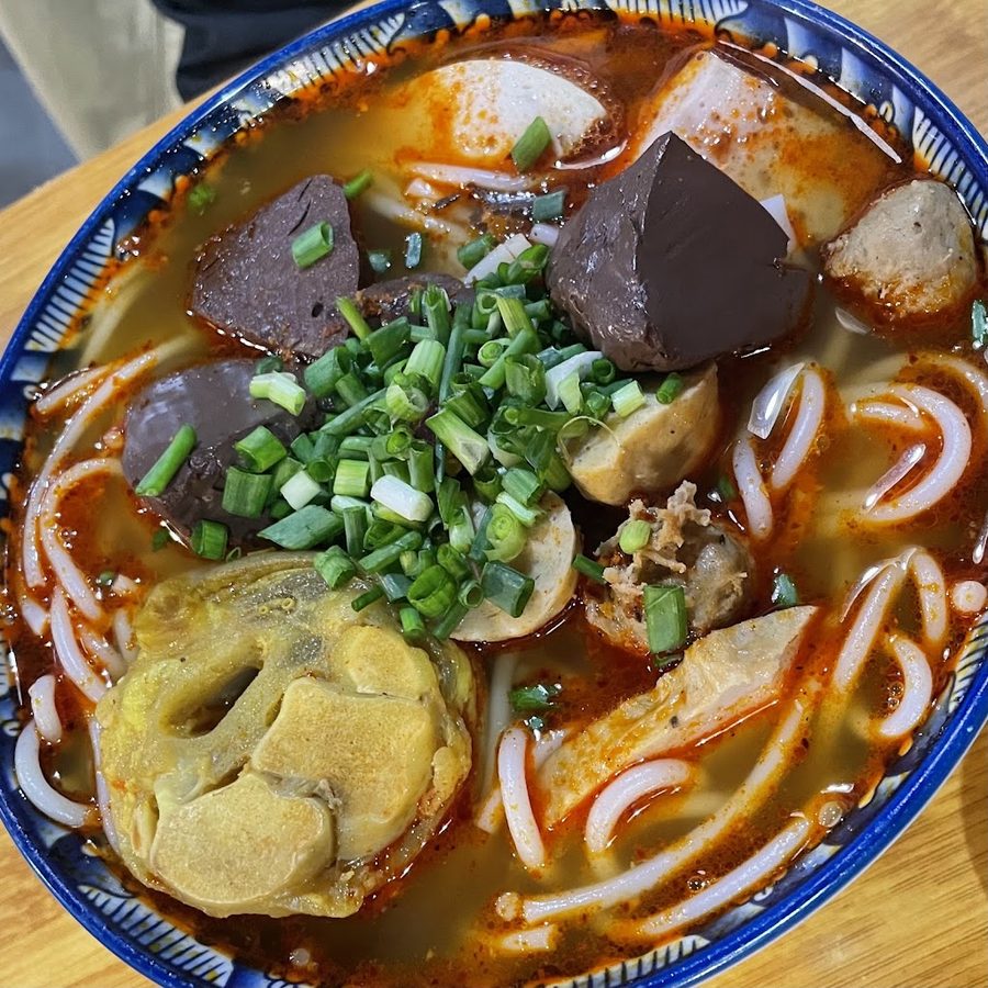Chị Em Quán