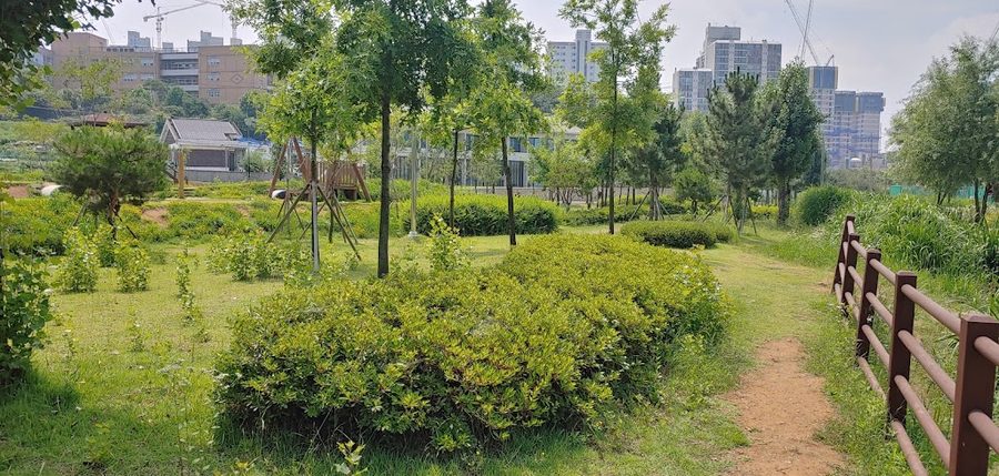 Yeoluumul Park