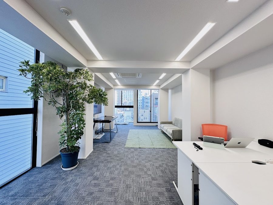 THE LOUNGE