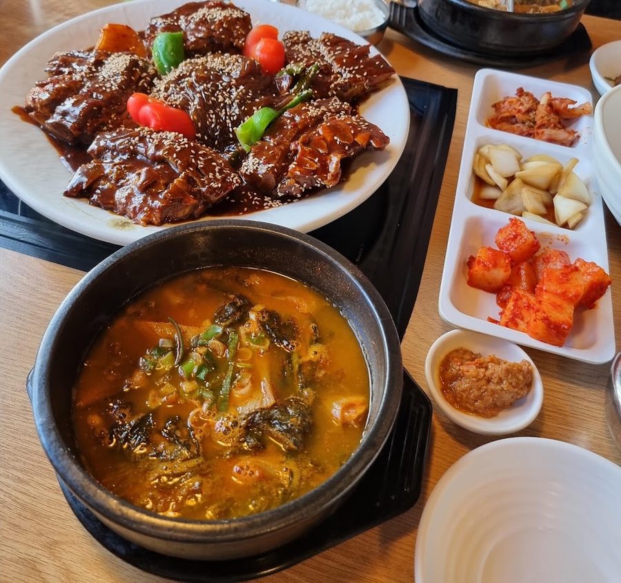 Tongppyeo Gamjatang Gimhae Dongsang Branch