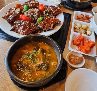 Tongppyeo Gamjatang Gimhae Dongsang Branch