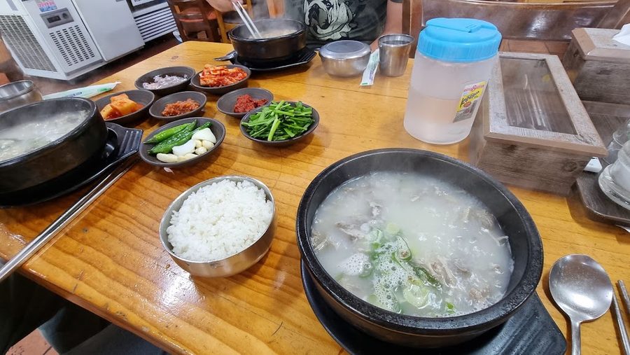 Jinbaegi Wonjo Halmae Gukbap