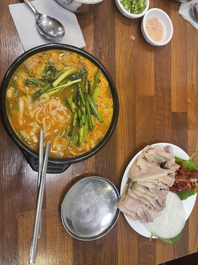Ttobagi Dwaeji Gukbap Gamjatang
