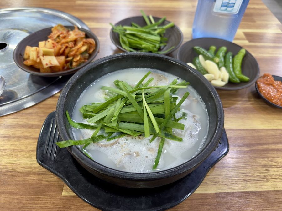 1deung Gamasot Dwaeji Gukbap