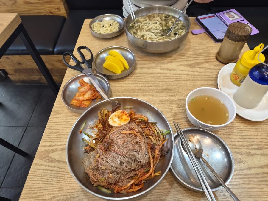 Hongdukkae Hand-cut Noodles & Fresh Pork Cutlet