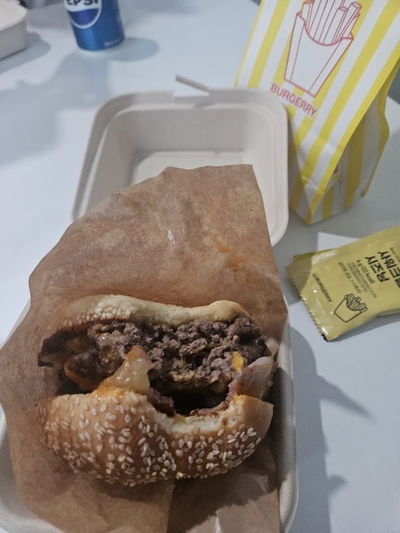 Burger Lee Magongnaru Station Branch