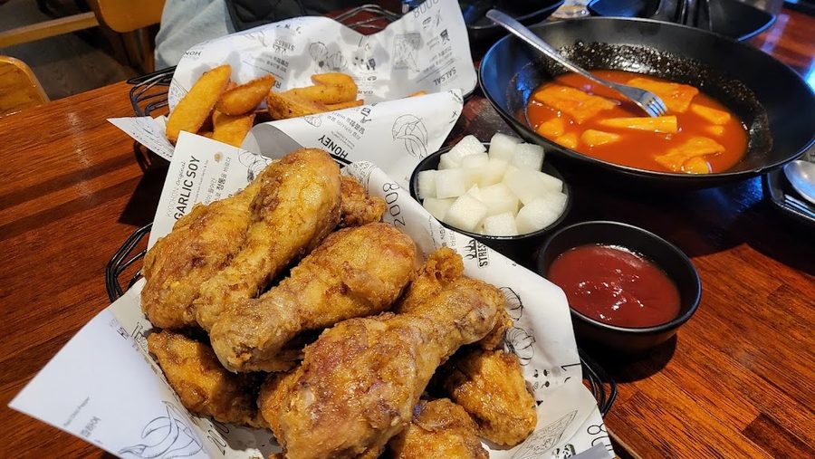 Kyochon Chicken Apgujeong-Sinsa Branch