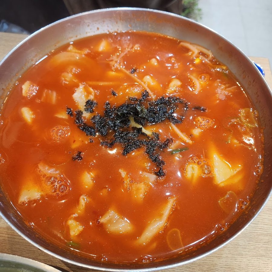 Cheonnyeoncho Son Kalguksu