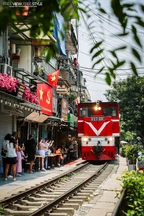 Hanoi Train Street (Nguyễn Thái Học)