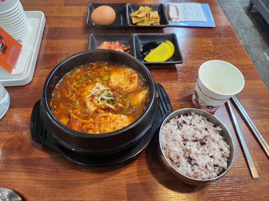 홍제동순두부우동국수 서울역와이즈타워점