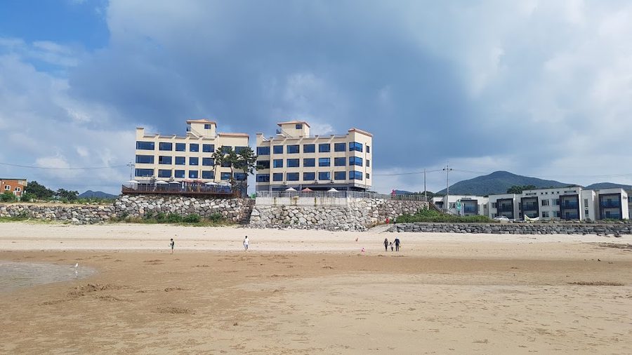 峇里