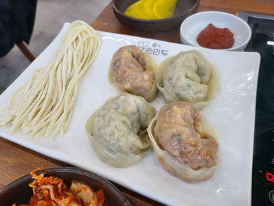 Sadam Son Mandu Memil Soba Cheonan Branch