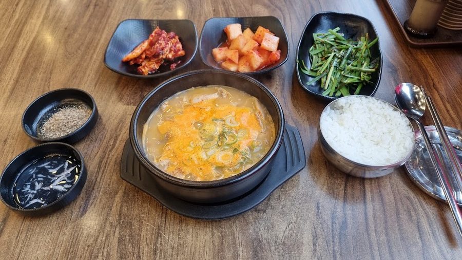 79 Ne Suyuk Gukbap & Cheolpan Godeok Branch