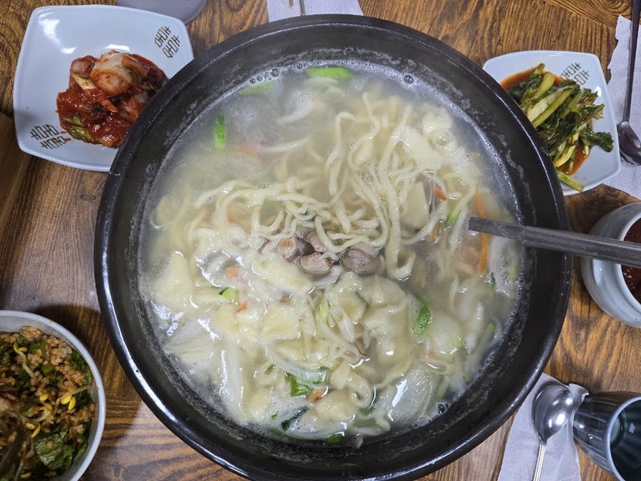 Hangari Son Kalguksu
