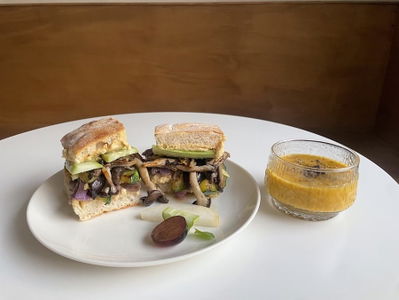 Abandoned Sandwich - Unduck