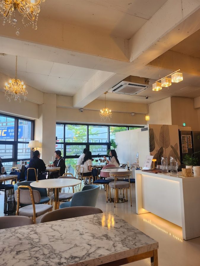 DECKS Coffee Jeonpo Branch