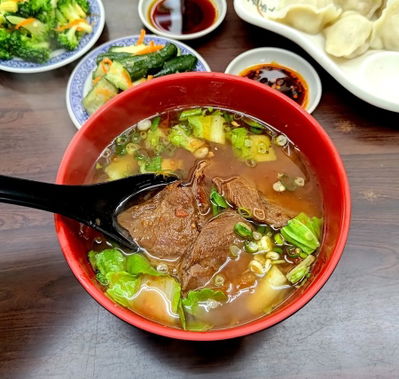 93 Tomato Beef Noodle
