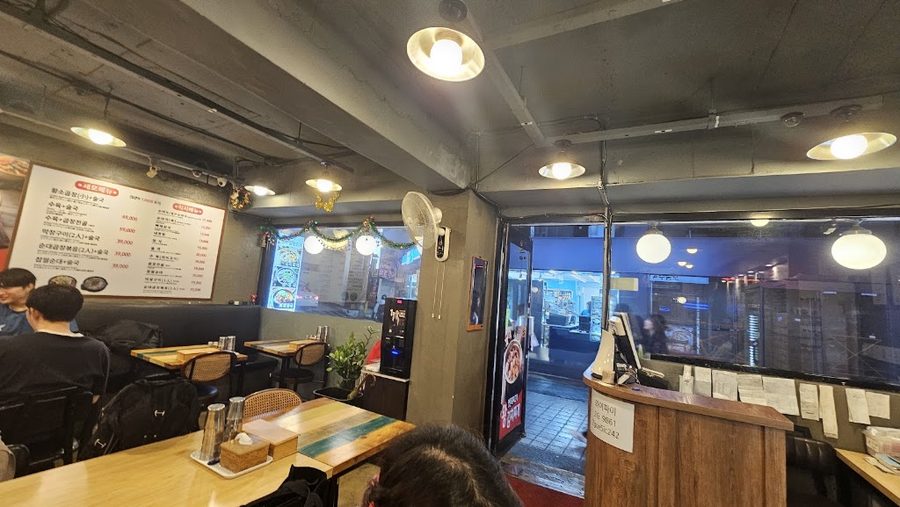 장충왕족발보쌈 신촌점