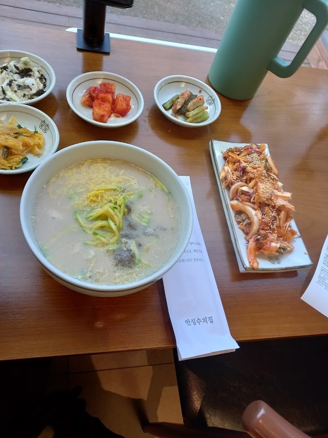 Gohyang Bossam Kalguksu Sangmu Main Branch