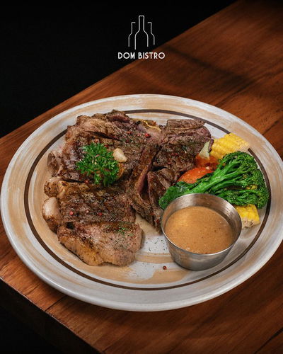 DOM Bistro