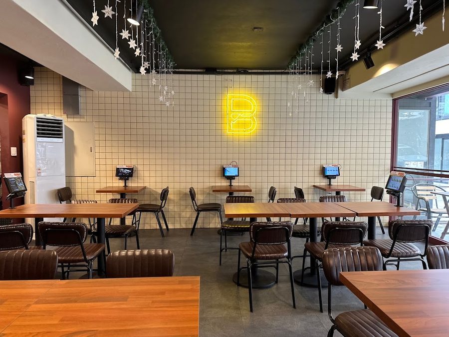 Bas Burger Maebong Station Branch