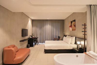 Triple E Hotel Metro Bến Thành
