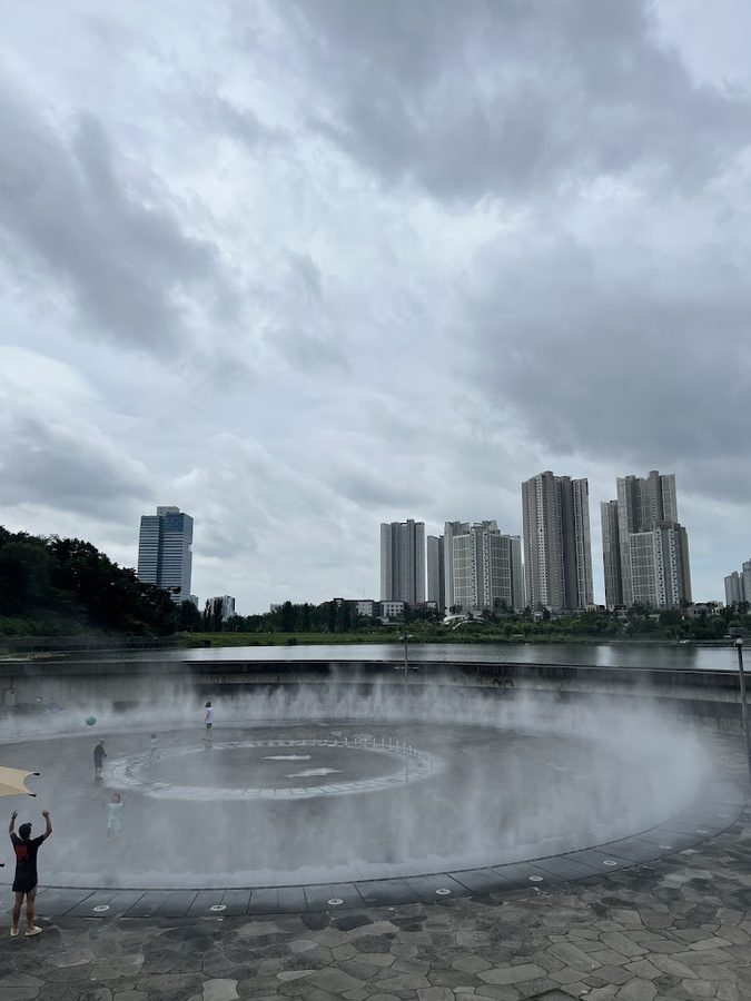 Gwanggyo Lake Park Sinbihan Mulneomi