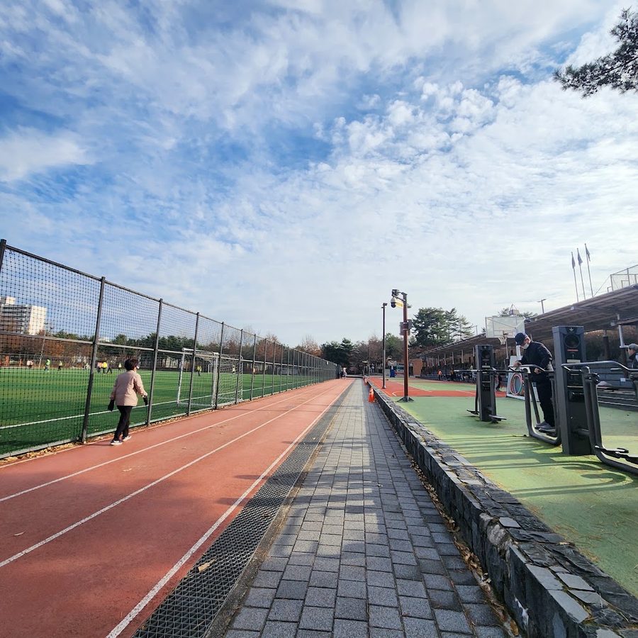 Choansan Neighborhood Park