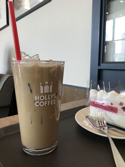 HOLLYS COFFEE
