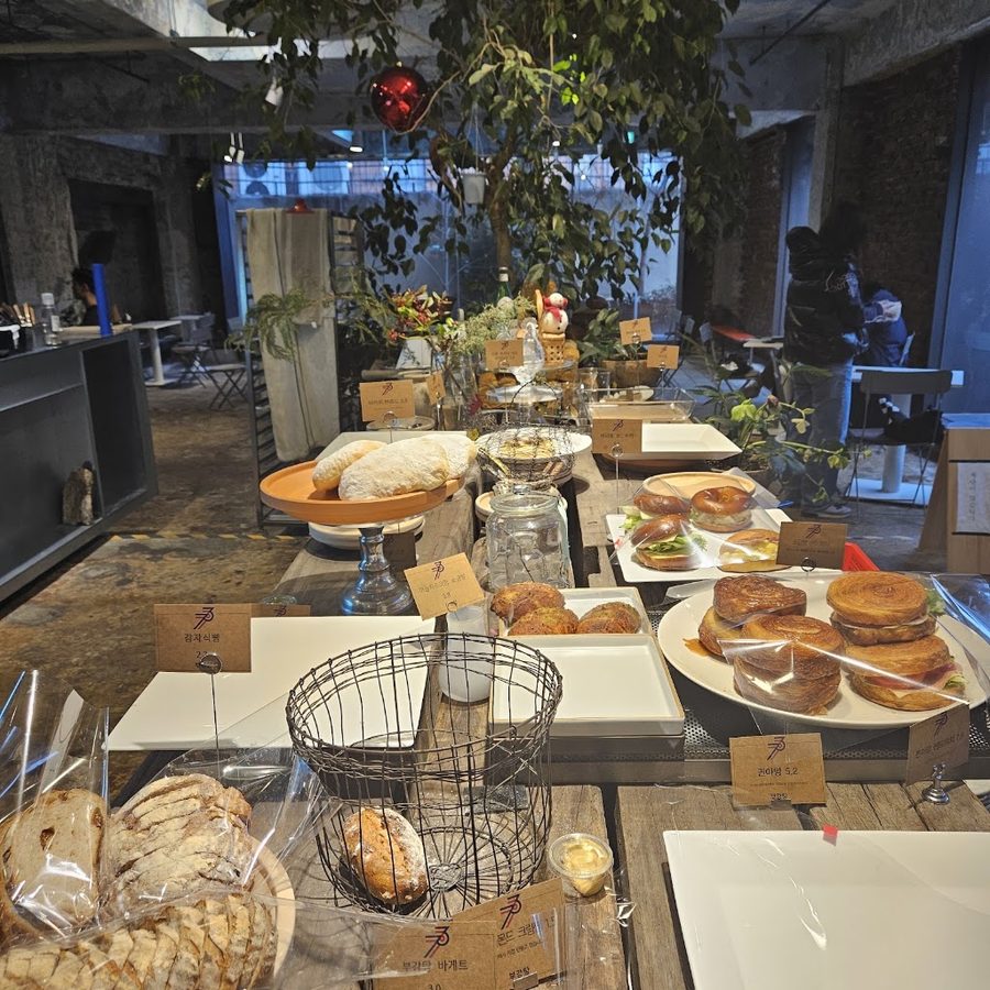 Bugangtang Bakery & Cafe