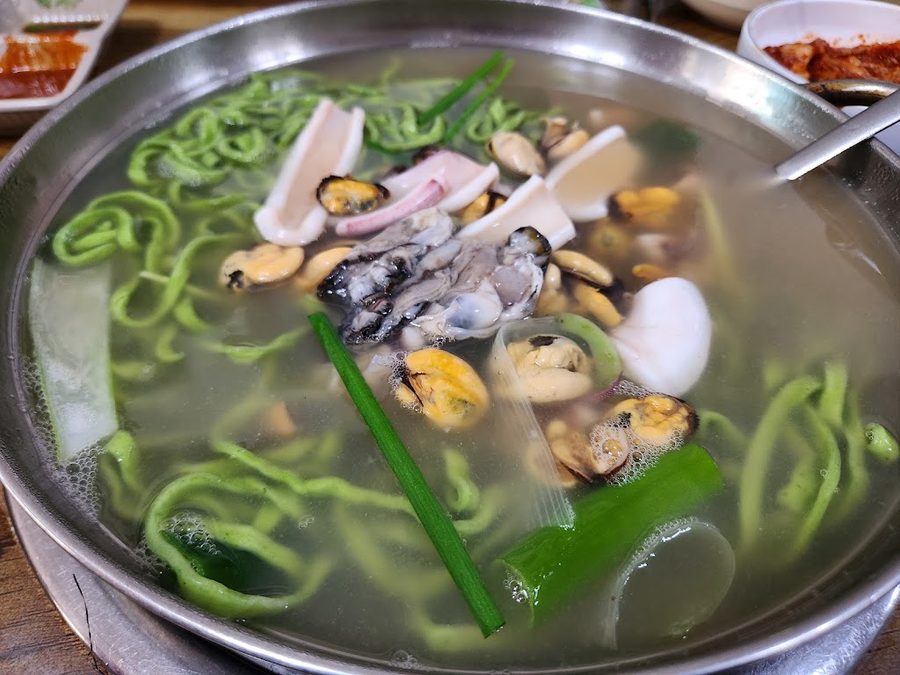 Cheongju Bongmyeong-dong Gohyang Honggul Buchu Kalguksu