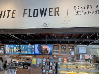 White Flower Factory - ครัวดอกไม้ขาว