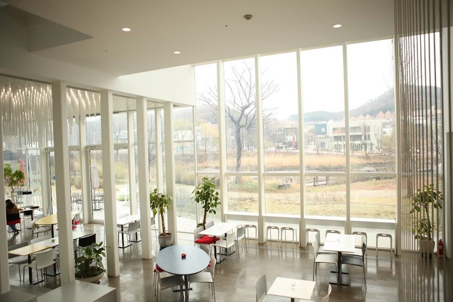 White Block Art Center & Cafe