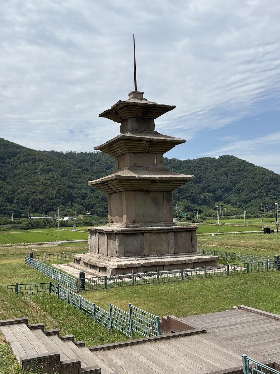 Three-story Stone Pagoda of Gameunsa Temple Site