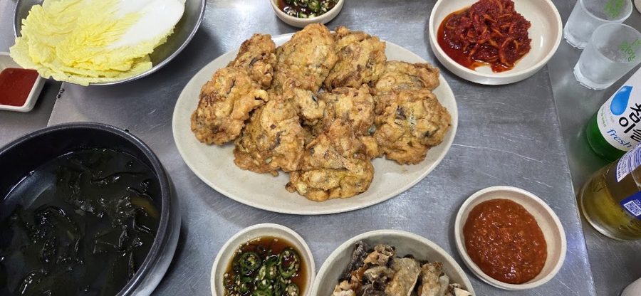 Gulgwa Jjim Salang (Oysters and Love Steamed Seafood)