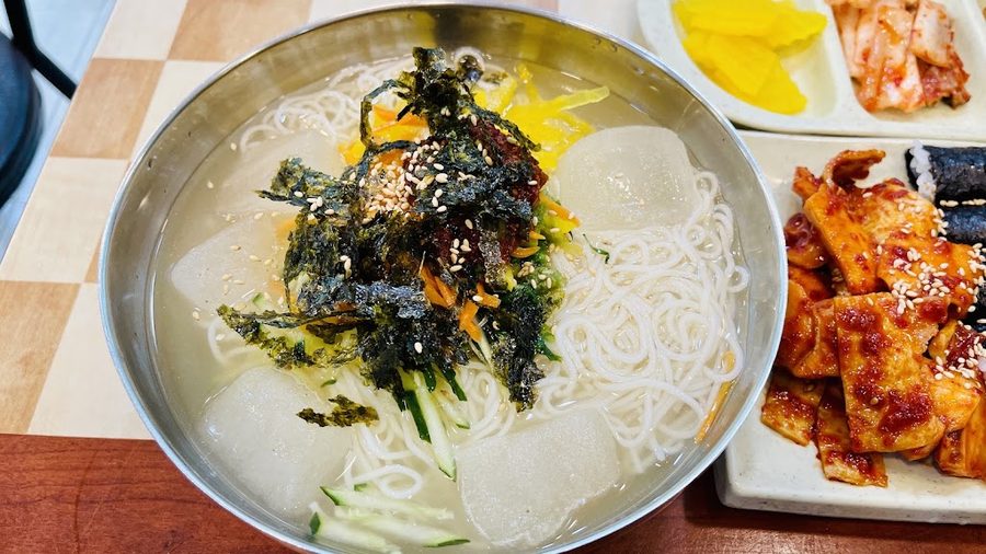 Chungmu Gimbap Kimchi Sujebi