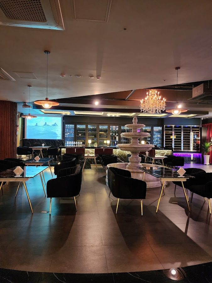 Del Luna Restaurant