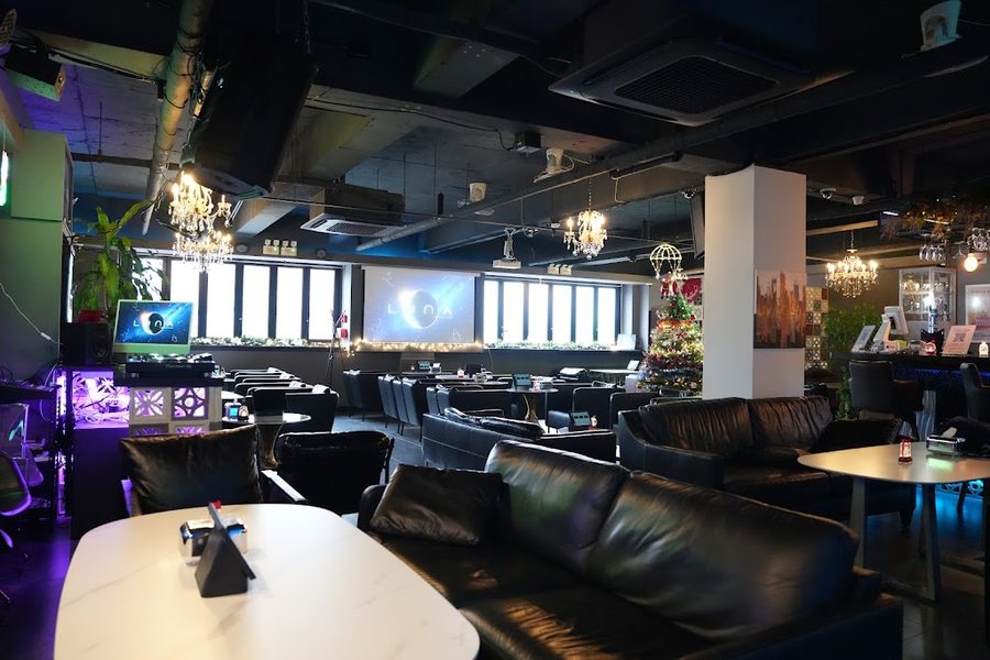 LUNA (hookah/lounge bar)