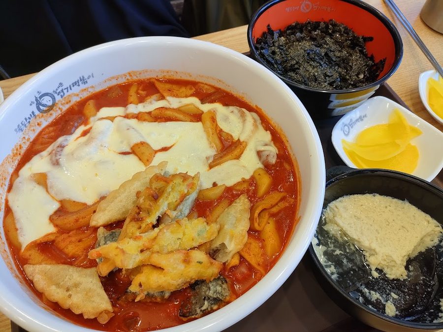 Dongdaemun Yeopgi Tteokbokki Hongdae 2nd Branch