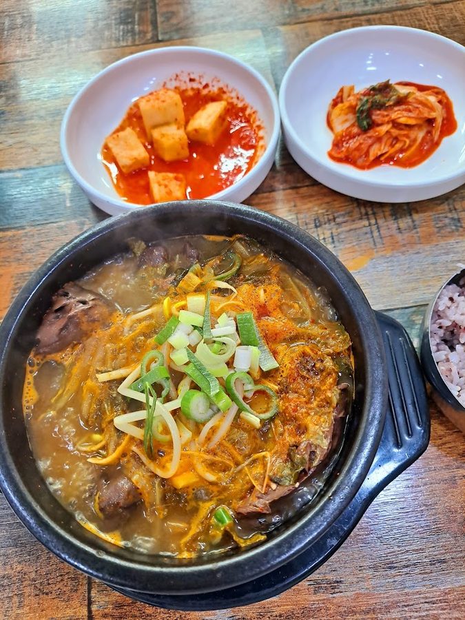 Jeonju Kongnamul Haejangguk