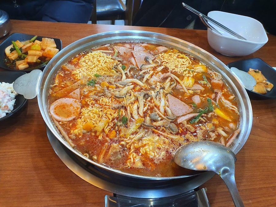 놀부 보쌈족발 부대찌개