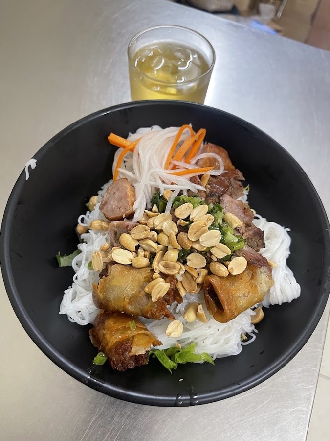 Bún thịt nướng - bánh cuốn nóng