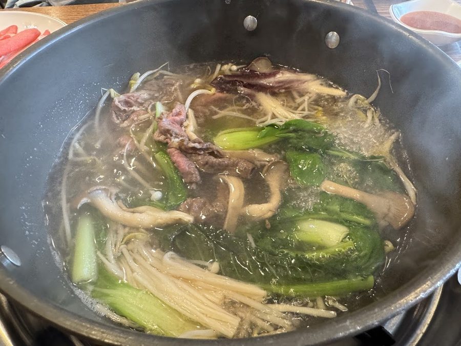 Sinchaejeong Shabu Sukiyaki Kalguksu