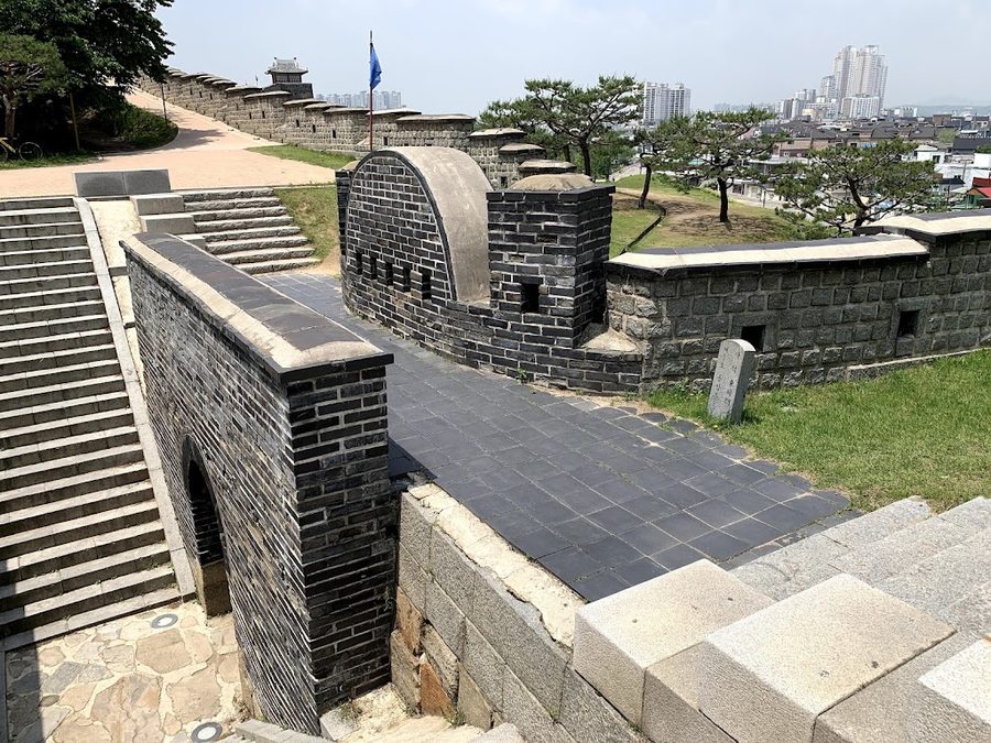 東暗門