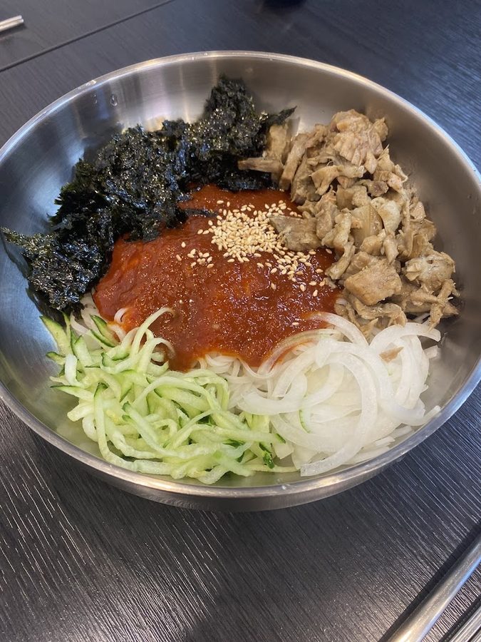 Chogyewon ( Rice noodle with Specialty Meat)